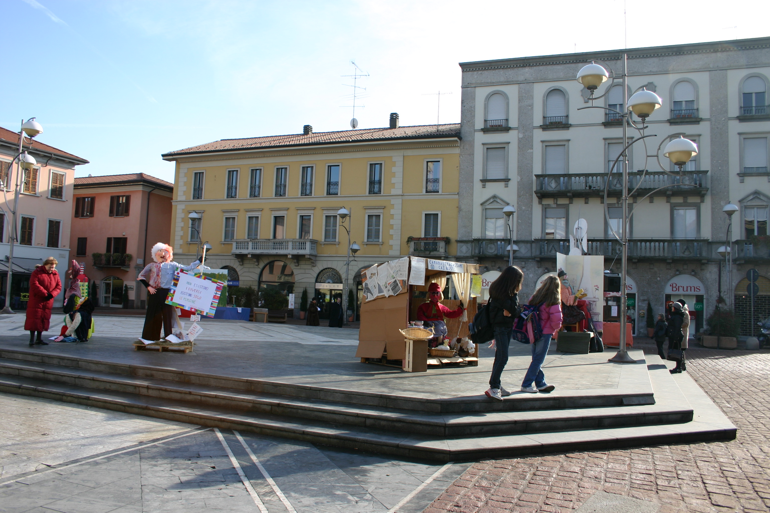 Piazza Santa Maria con le Giöbie esposte nel 2010